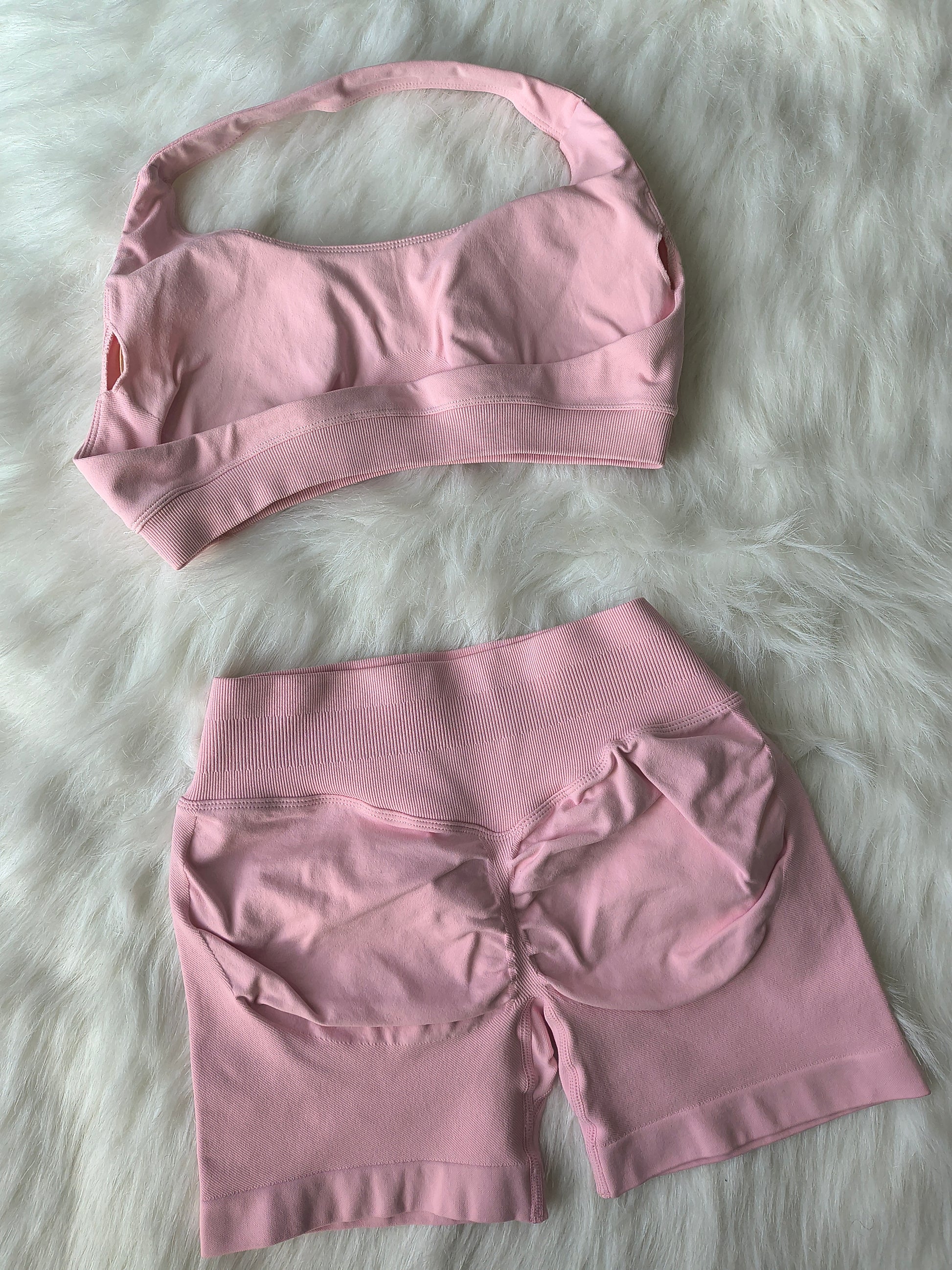 Define Seamless Hidden Scrunch Shorts - Pink